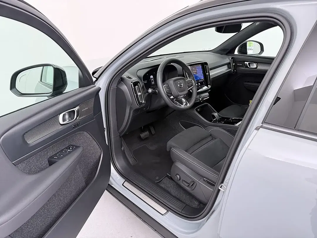 Volvo EX40 Single Motor Extended Range Ultra Black Edition - Thumbnail 11