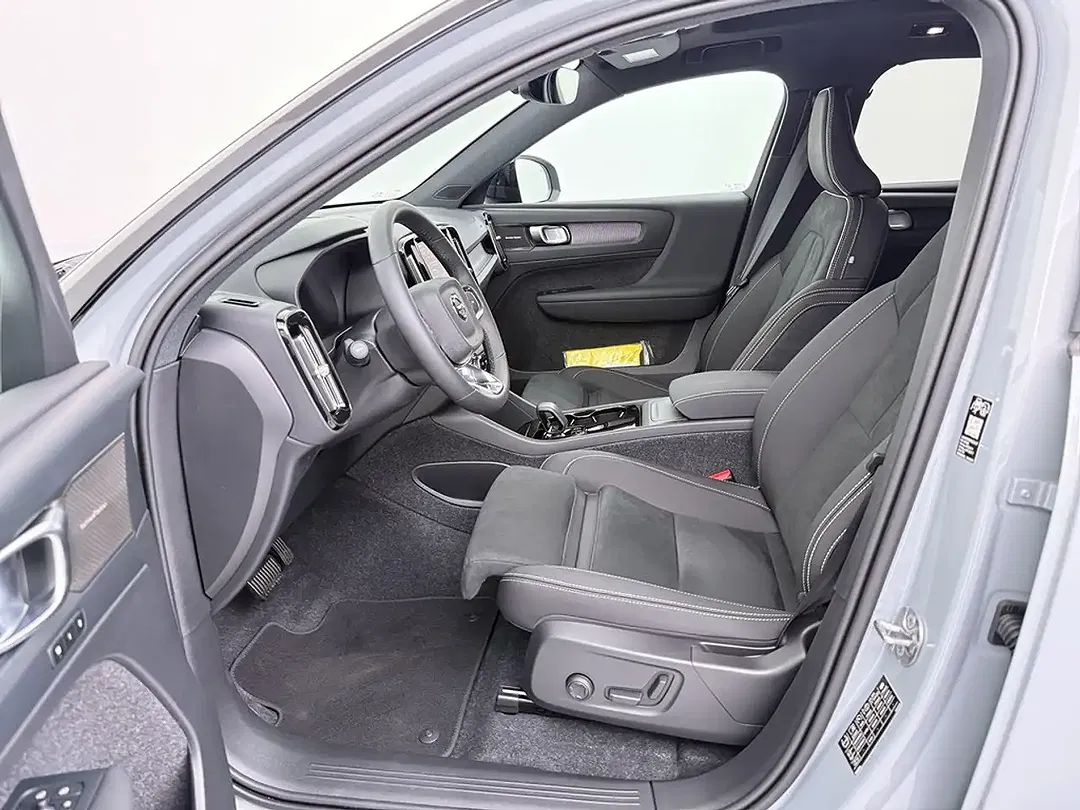 Volvo EX40 Single Motor Extended Range Ultra Black Edition - Thumbnail 12