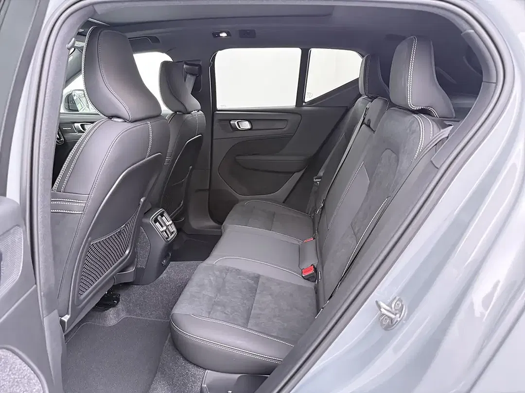 Volvo EX40 Single Motor Extended Range Ultra Black Edition - Thumbnail 14