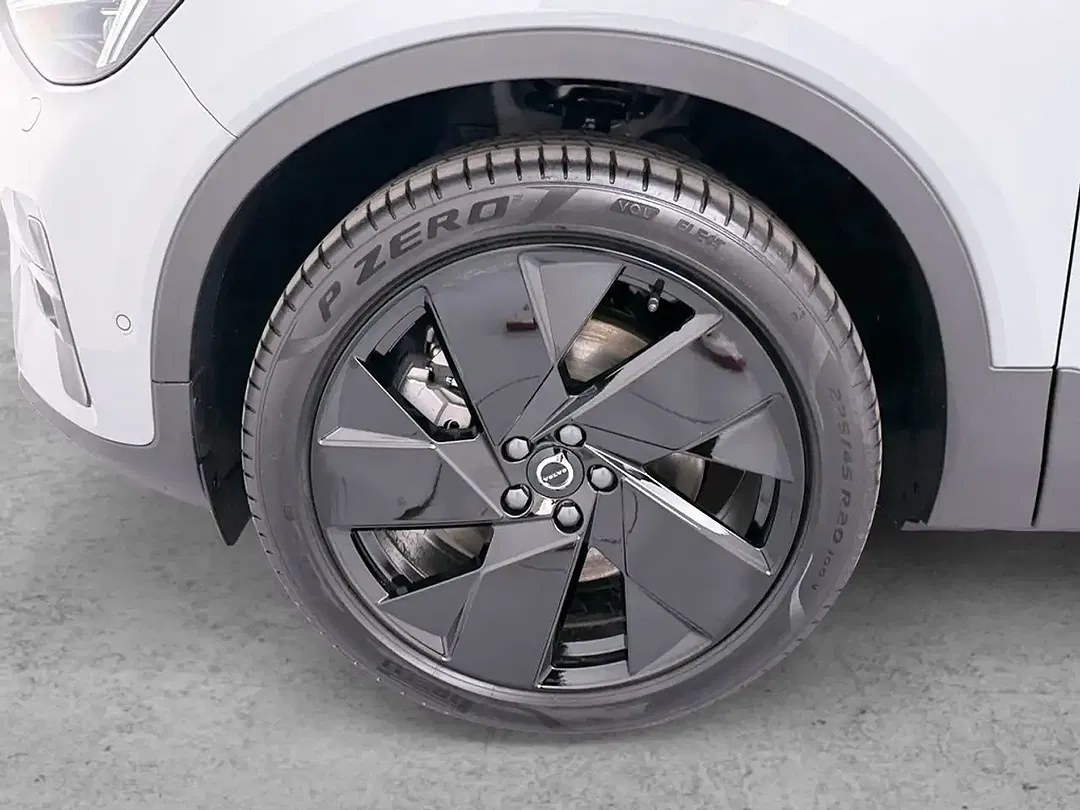 Volvo EX40 Single Motor Extended Range Ultra Black Edition - Thumbnail 9