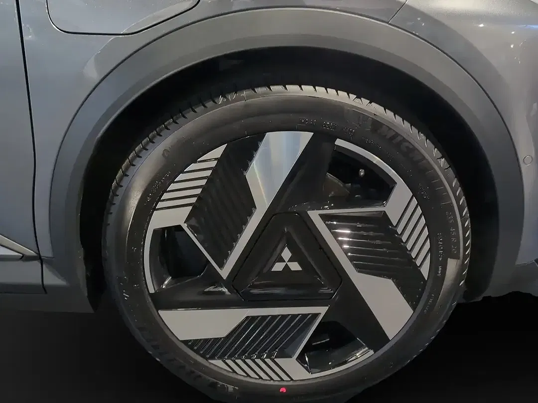 Mitsubishi Eclipse Cross Luxury - Thumbnail 9