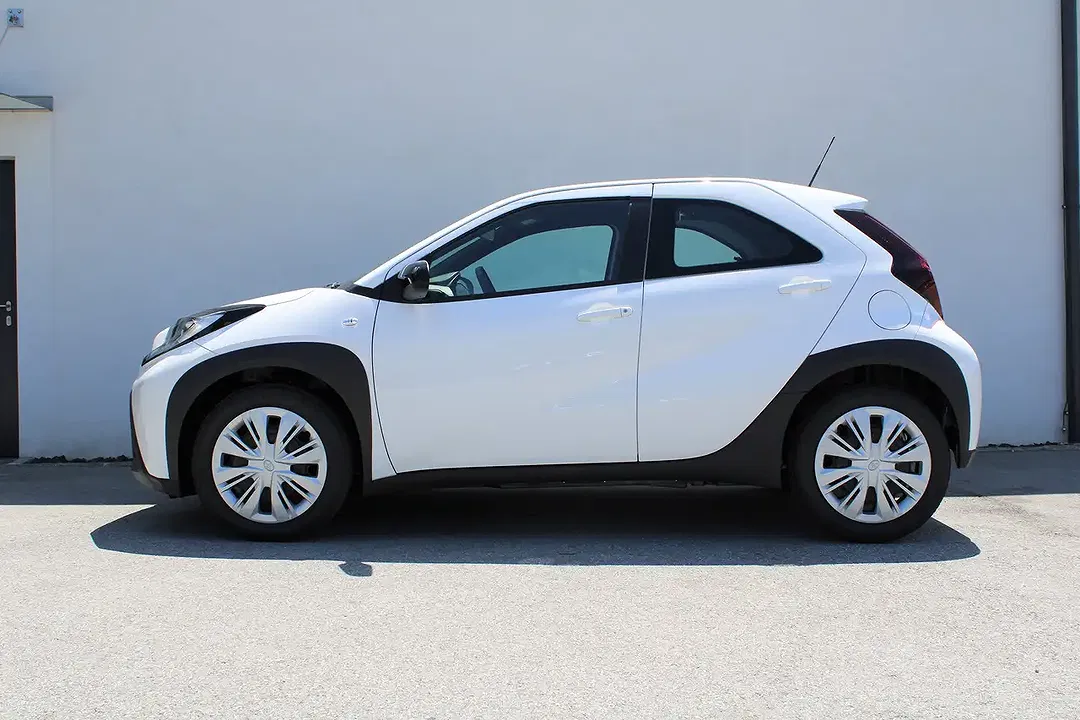 Toyota Aygo - Thumbnail 3