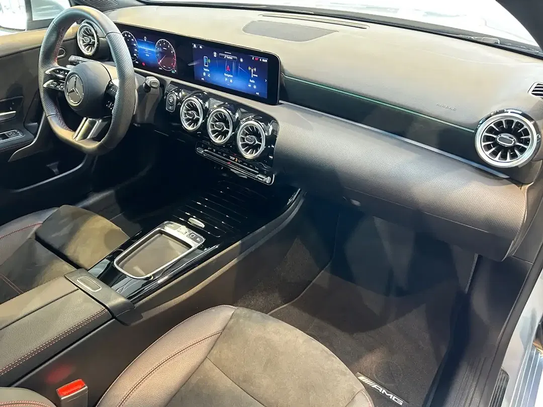 Mercedes-Benz A 200 AUT AMG MBUX - Thumbnail 3