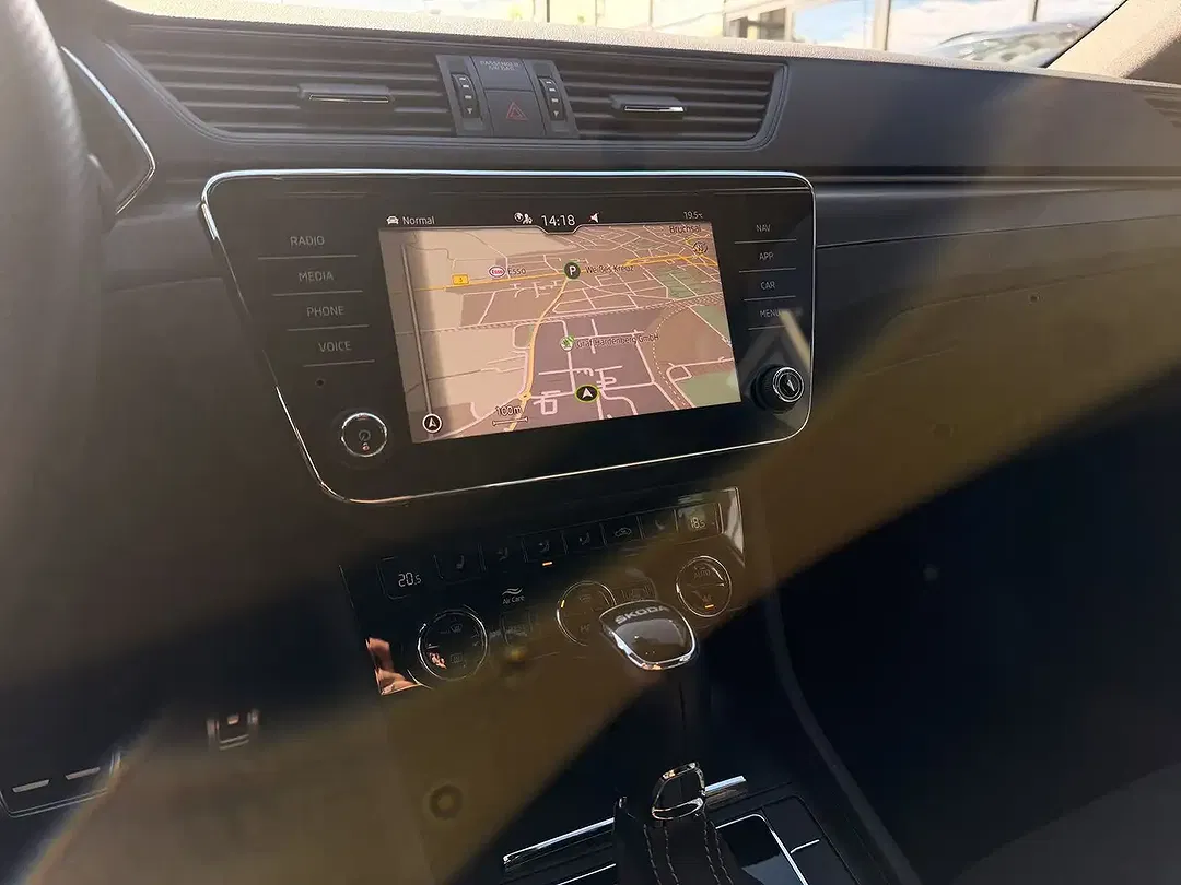 Skoda Superb 2.0 TSI Combi Sportline - foto 15