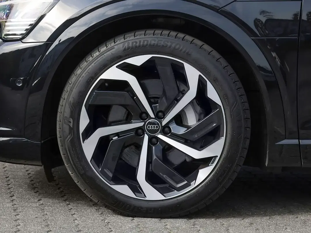 Audi Q8 50 e-tron quattro Sportback advanced S line - Thumbnail 5