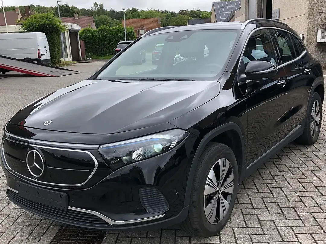 Mercedes-Benz EQA 300 4MATIC - foto 1