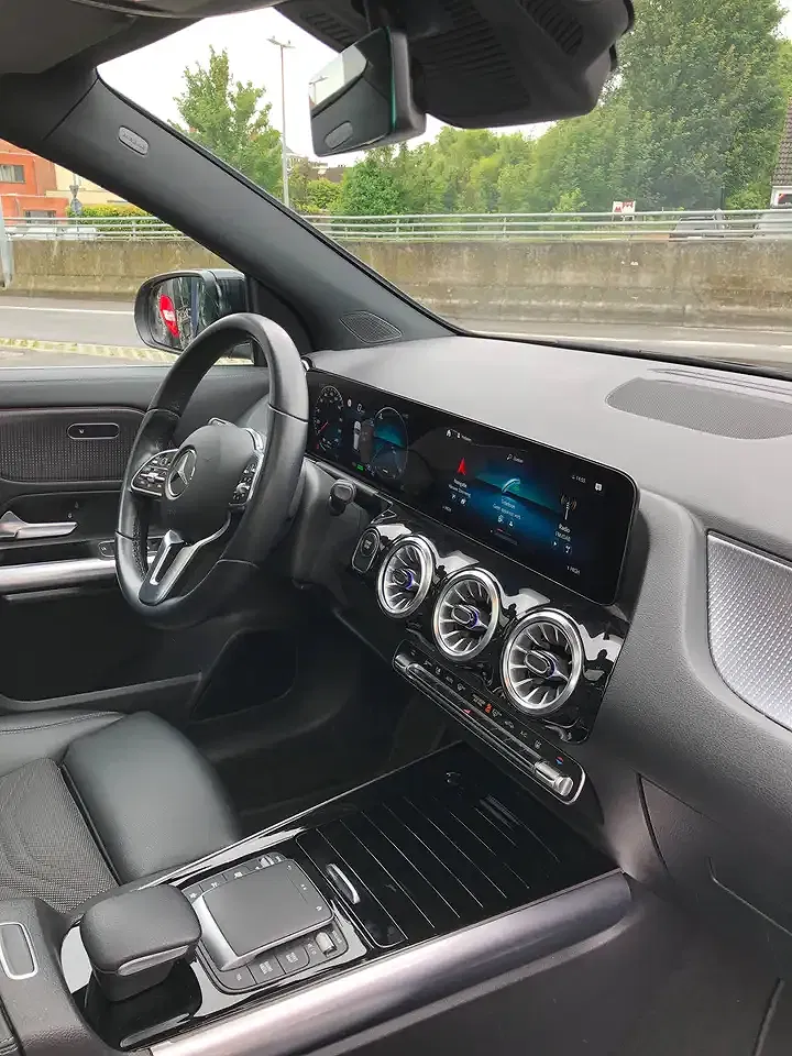 Mercedes-Benz EQA 300 4MATIC - Thumbnail 10