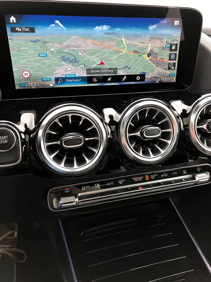 Mercedes-Benz EQA 300 4MATIC - Thumbnail 14