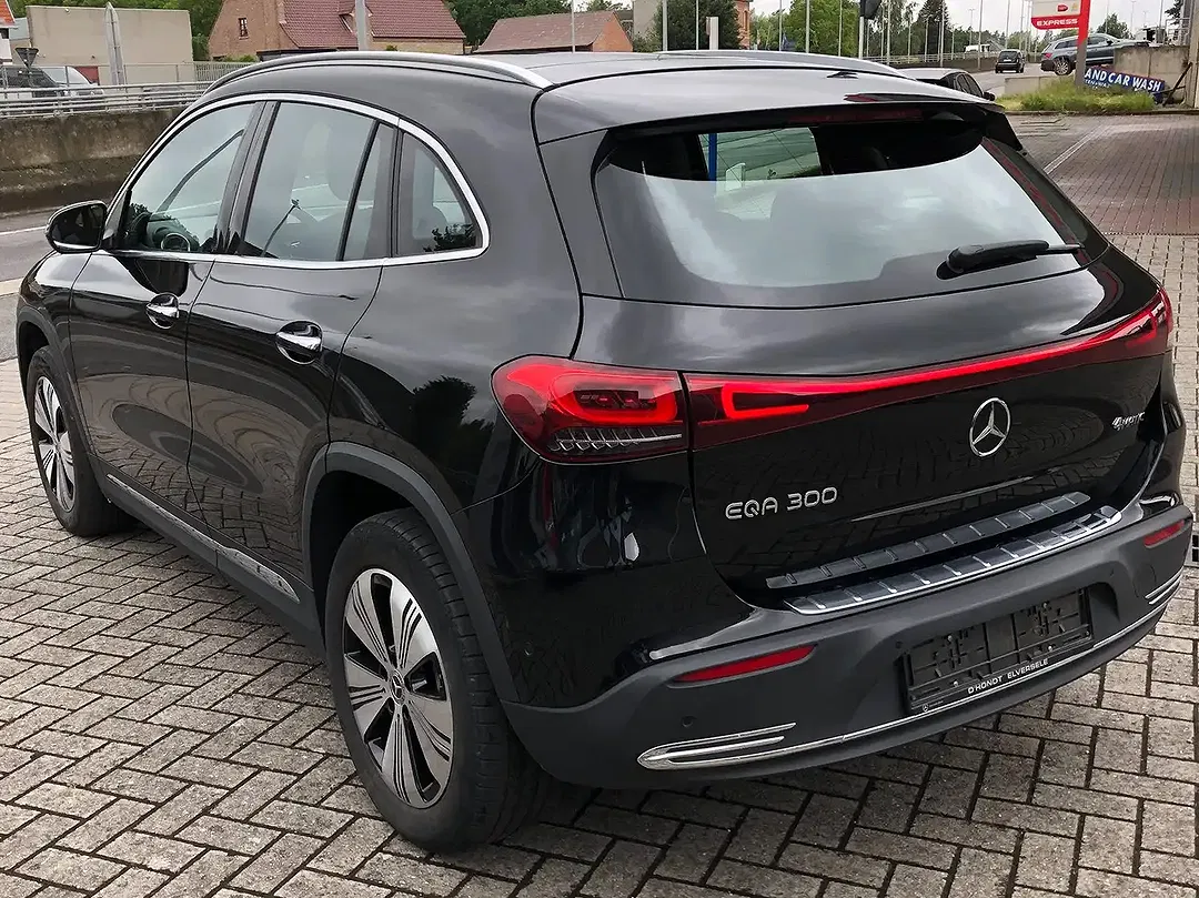 Mercedes-Benz EQA 300 4MATIC - foto 2