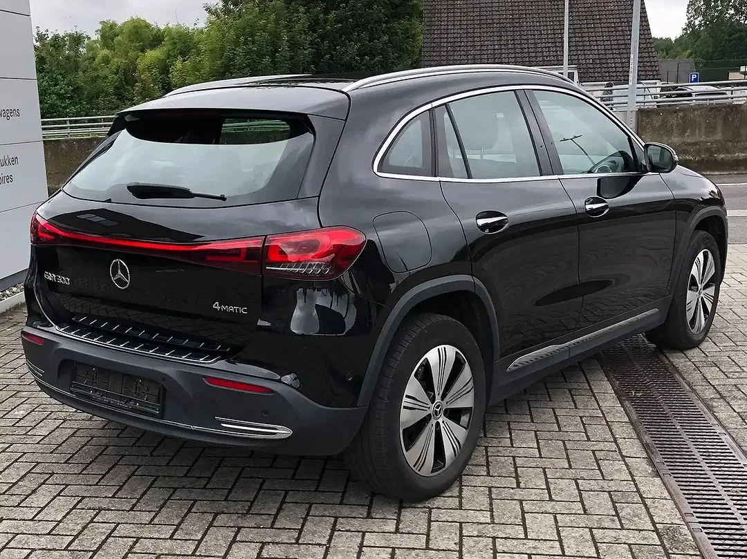 Mercedes-Benz EQA 300 4MATIC - Thumbnail 3