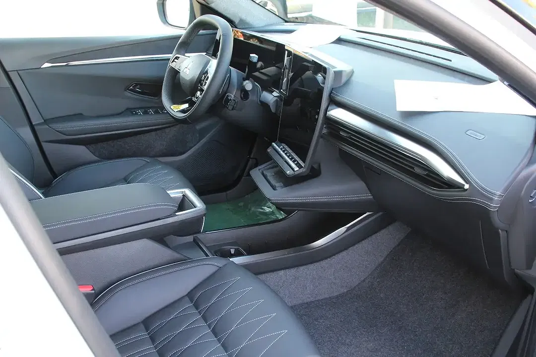 Mitsubishi Eclipse Cross Diamant Top - Thumbnail 10