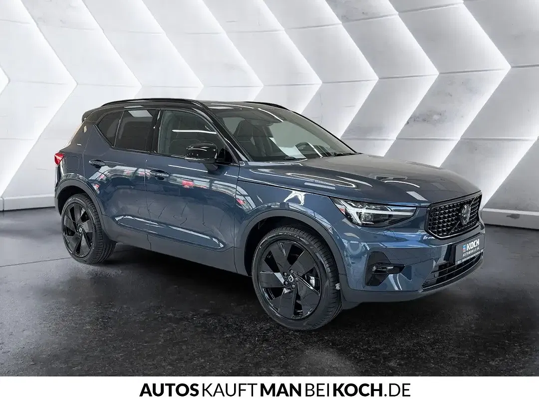 Volvo XC40 B3 Ultra Black Edition - Thumbnail 4