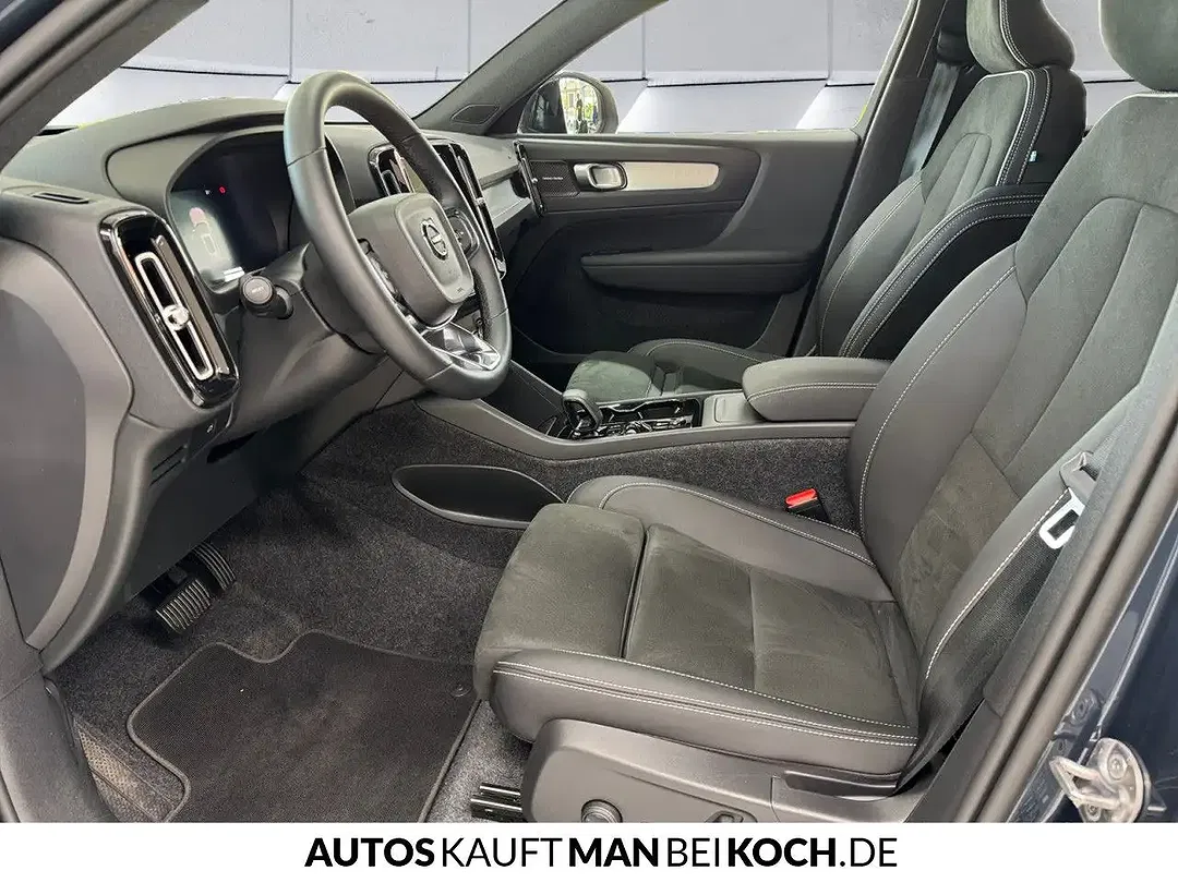 Volvo XC40 B3 Ultra Black Edition - Thumbnail 5
