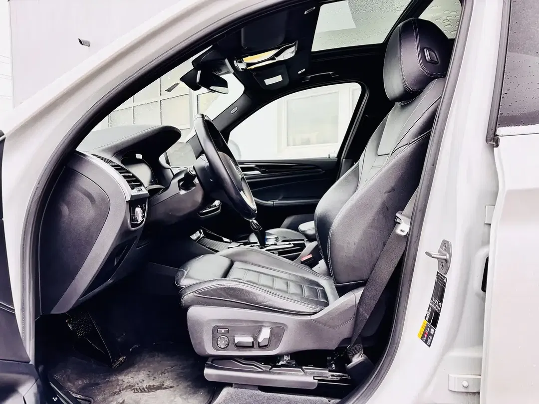 BMW iX3 - Thumbnail 5