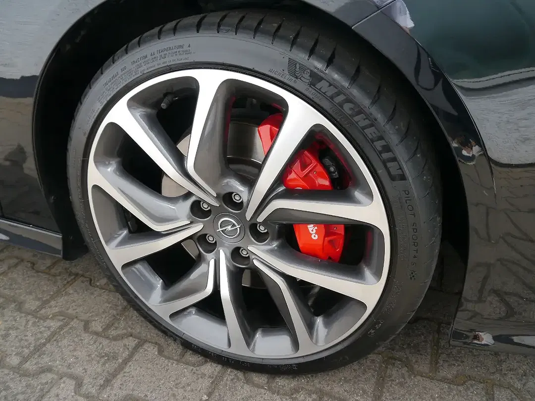 Opel Insignia 2.0 4x4 GSi - Thumbnail 4