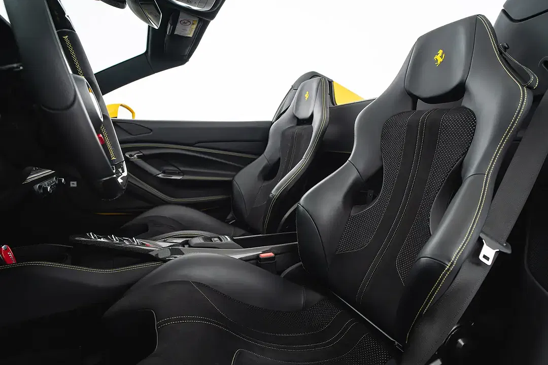 Ferrari F8 Spider - Thumbnail 11