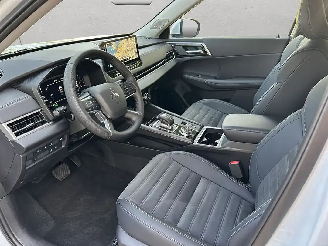Mitsubishi Outlander 2.4 PHEV Hybrid 4WD Intro Edition - Thumbnail 10
