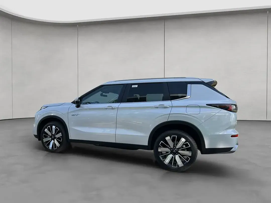 Mitsubishi Outlander 2.4 PHEV Hybrid 4WD Intro Edition - foto 2