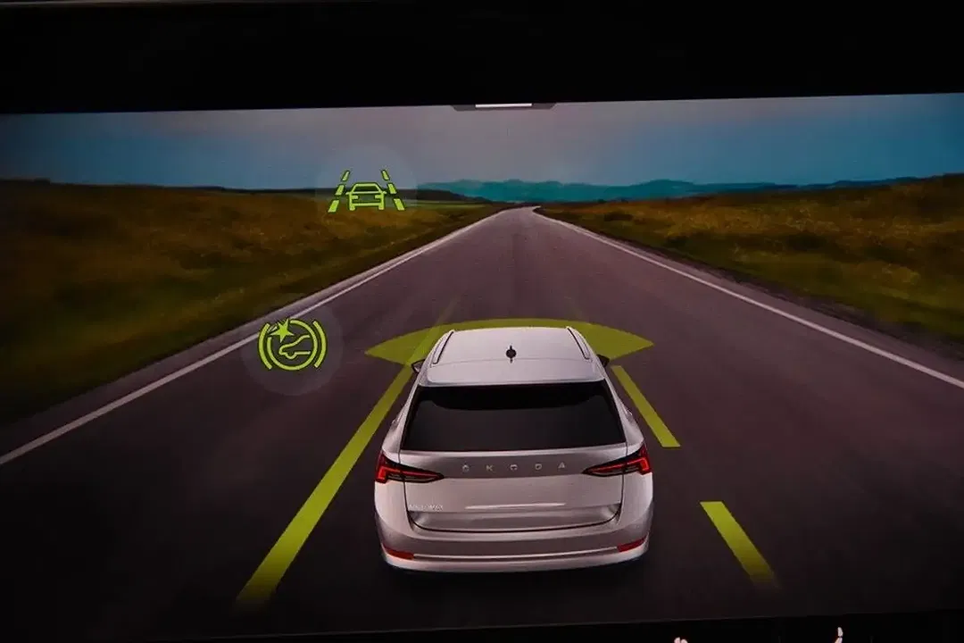 Skoda Octavia AUT Combi - Thumbnail 12
