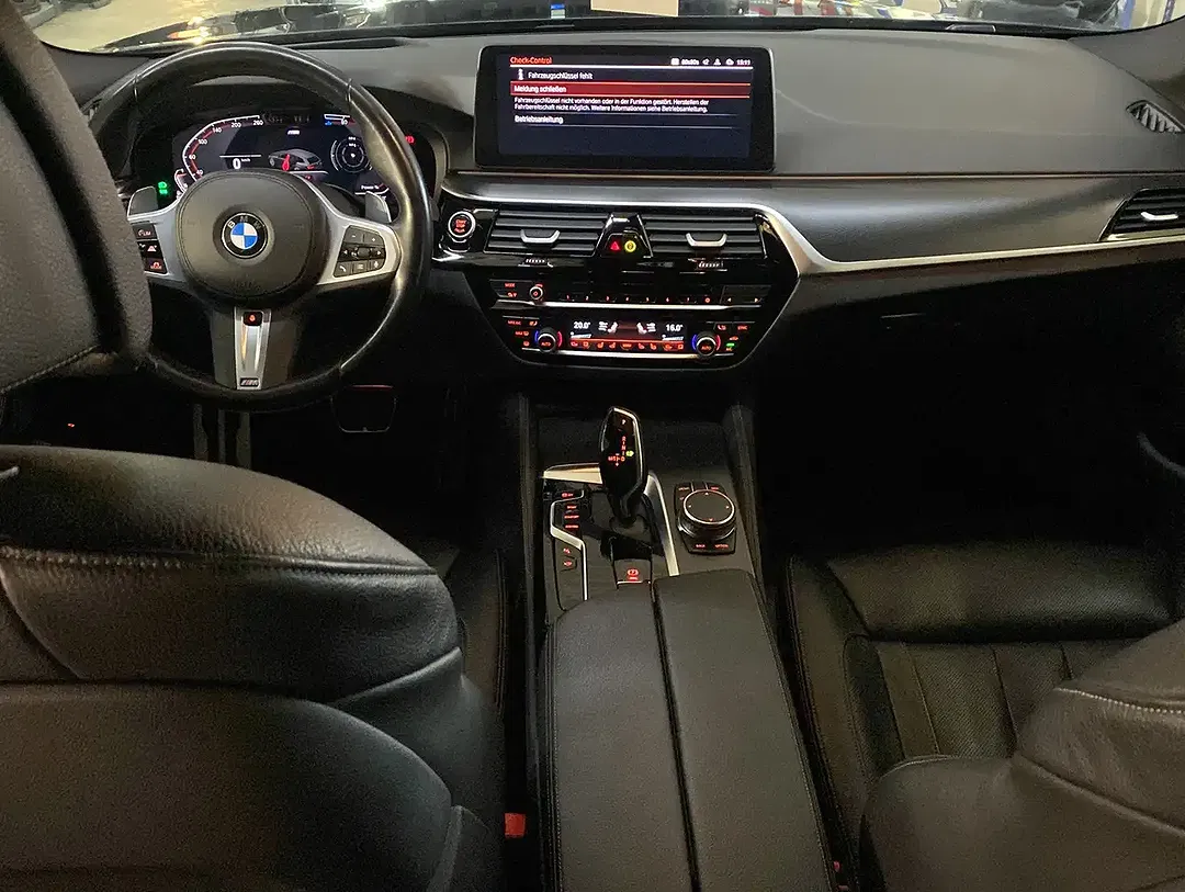 BMW 520 xDrive M Sport - Thumbnail 11