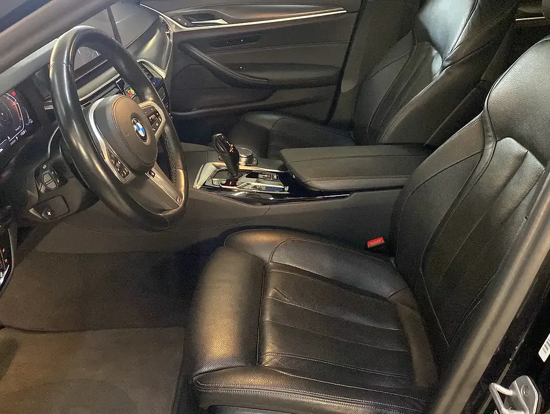 BMW 520 xDrive M Sport - Thumbnail 2