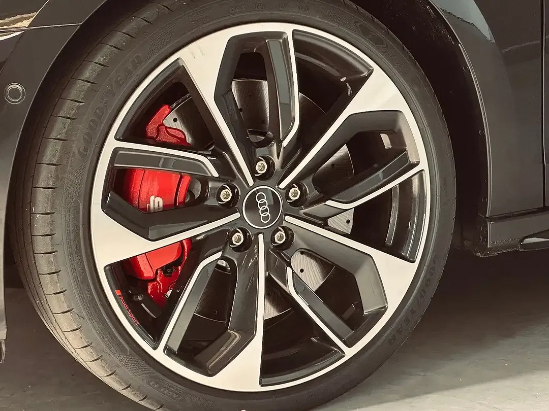 Audi S3 quattro Sportback - Thumbnail 10