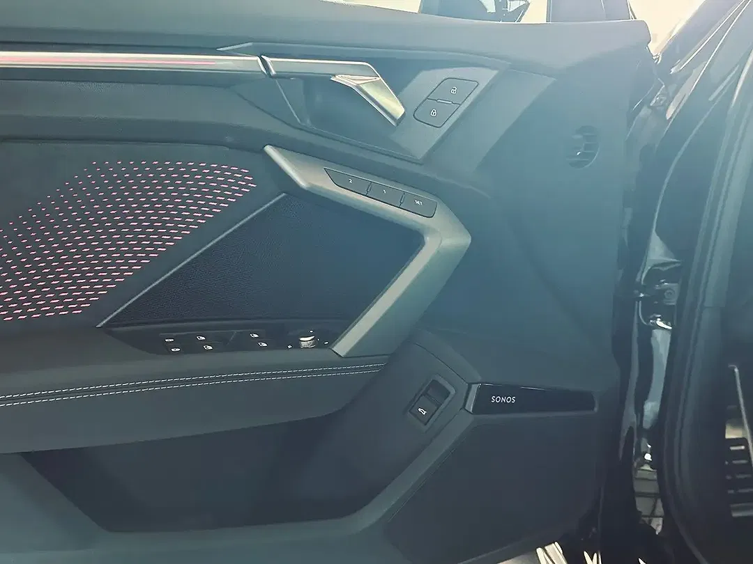 Audi S3 quattro Sportback - Thumbnail 12