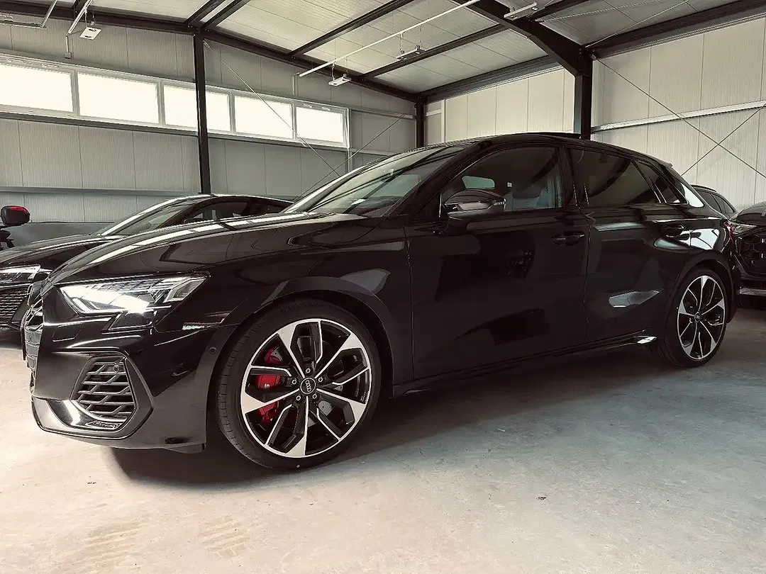 Audi S3 quattro Sportback - Thumbnail 4