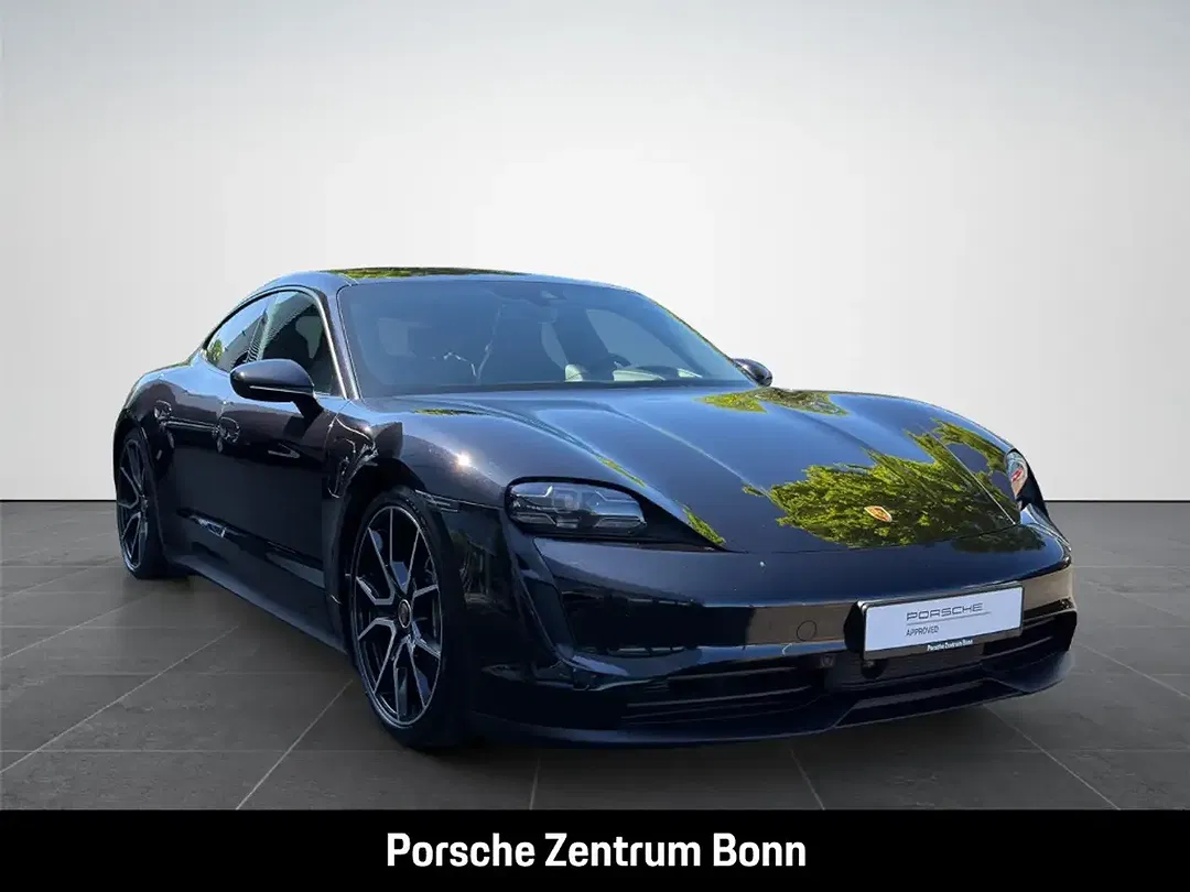 Porsche Taycan - Thumbnail 3