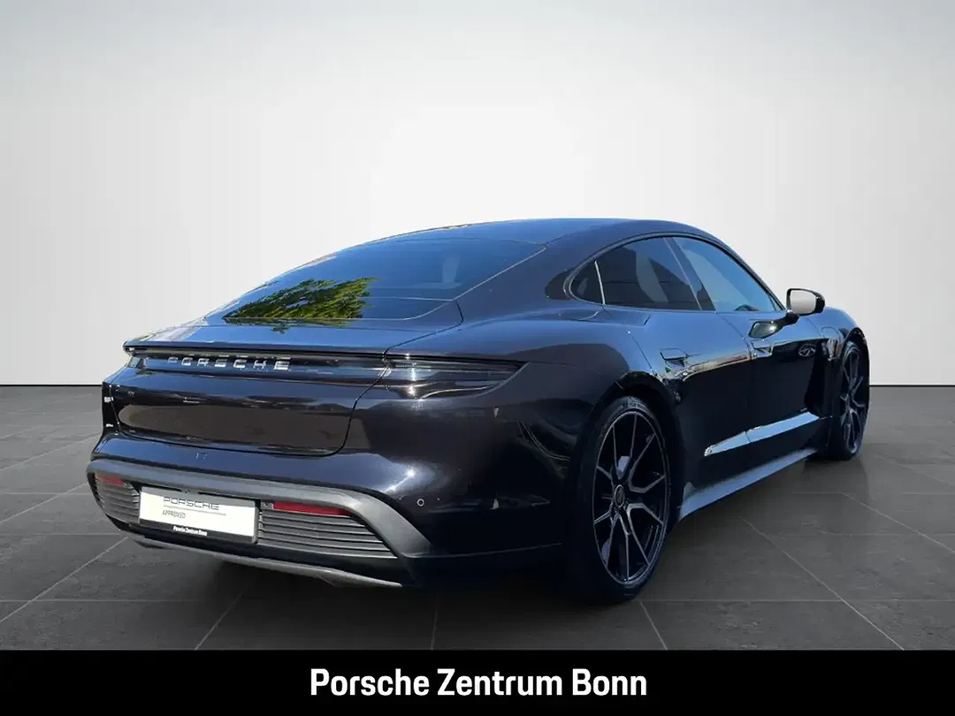 Porsche Taycan - Thumbnail 5