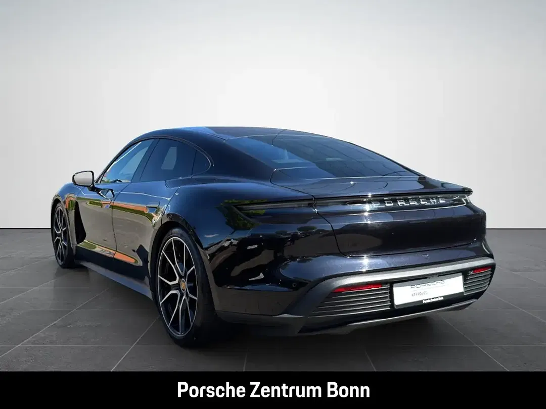 Porsche Taycan - Thumbnail 7