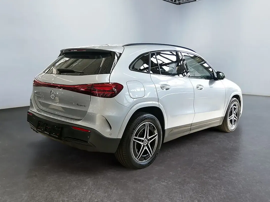 Mercedes-Benz EQA 300 4MATIC AMG Night - Thumbnail 5