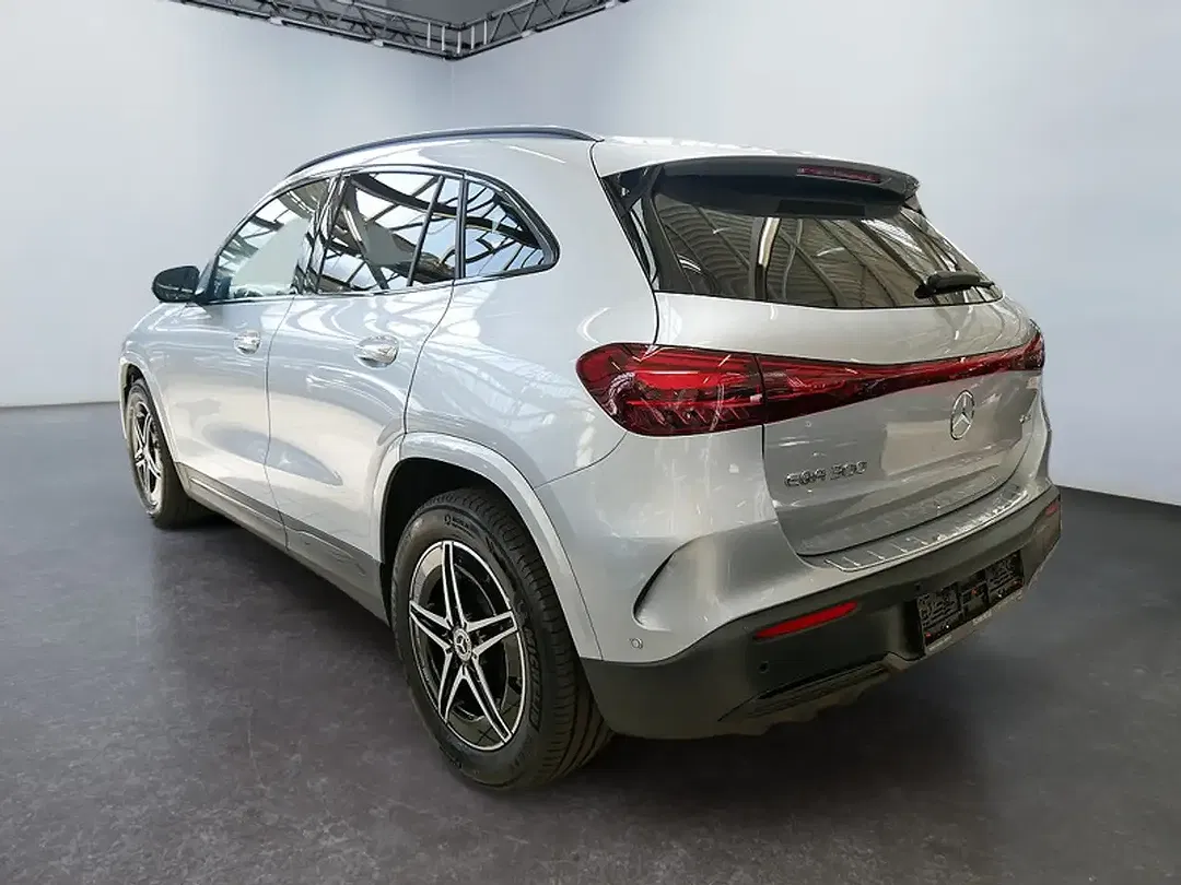 Mercedes-Benz EQA 300 4MATIC AMG Night - Thumbnail 6