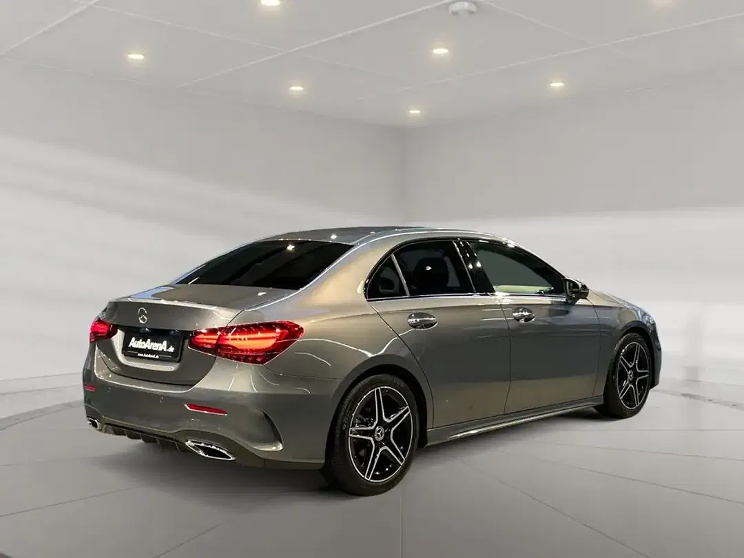 Mercedes-Benz A 200 AMG MBUX Night - foto 1
