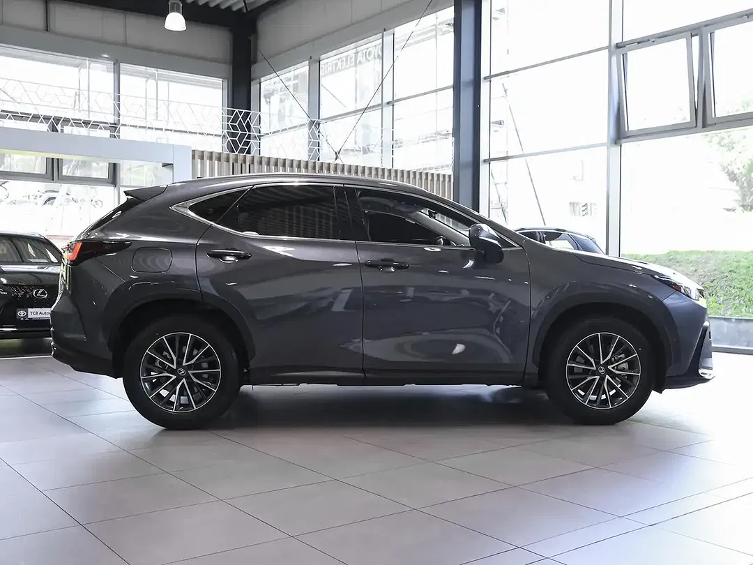 Lexus NX 450h+ E-FOUR 4x4 - Thumbnail 3