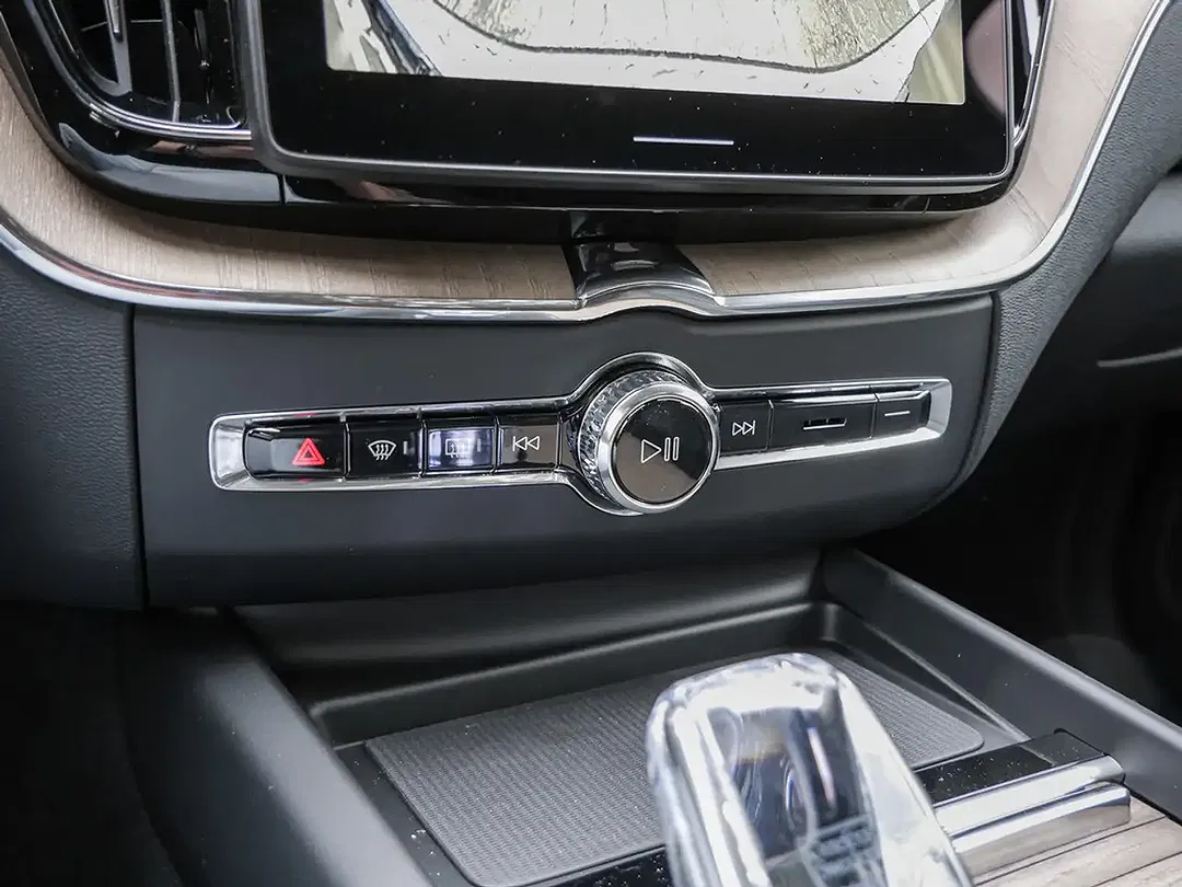 Volvo XC60 B5 AWD Ultra Dark - Thumbnail 13