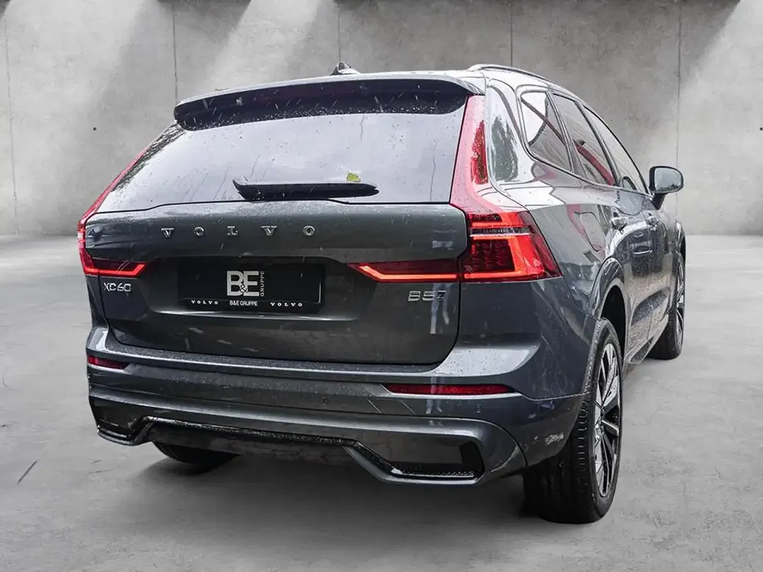 Volvo XC60 B5 AWD Ultra Dark - Thumbnail 3