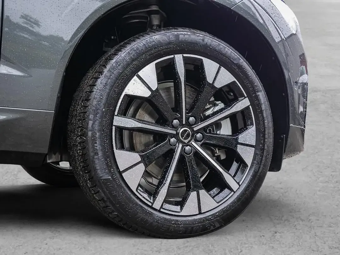 Volvo XC60 B5 AWD Ultra Dark - Thumbnail 4