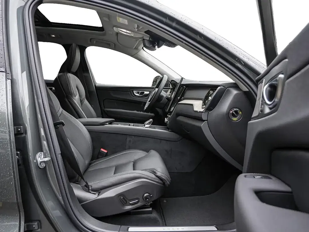 Volvo XC60 B5 AWD Ultra Dark - Thumbnail 5
