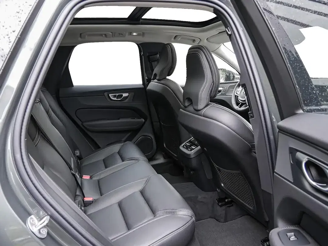 Volvo XC60 B5 AWD Ultra Dark - Thumbnail 6