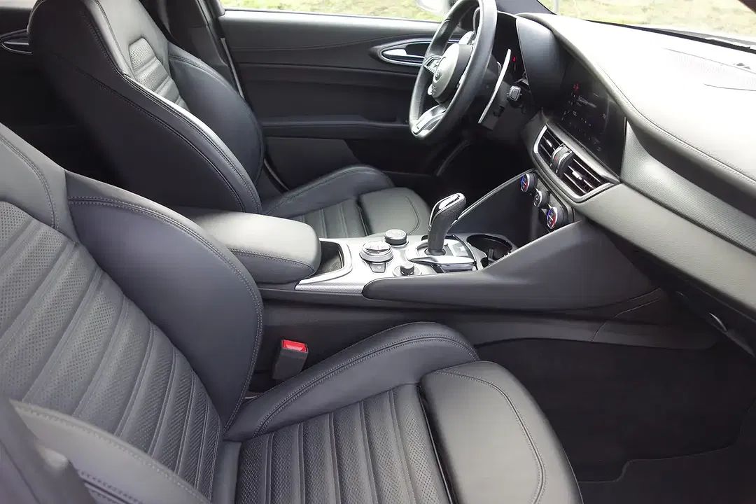 Alfa Romeo Giulia Q4 Veloce - Thumbnail 10