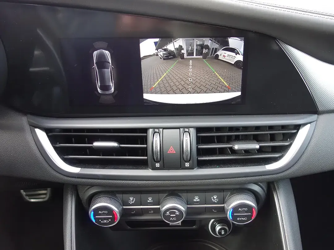 Alfa Romeo Giulia Q4 Veloce - Thumbnail 14