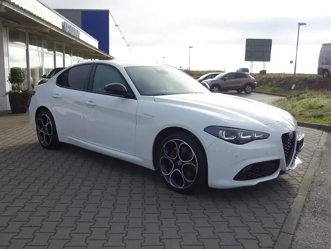 Alfa Romeo Giulia Q4 Veloce - foto 2