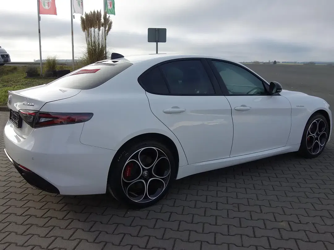 Alfa Romeo Giulia Q4 Veloce - Thumbnail 3