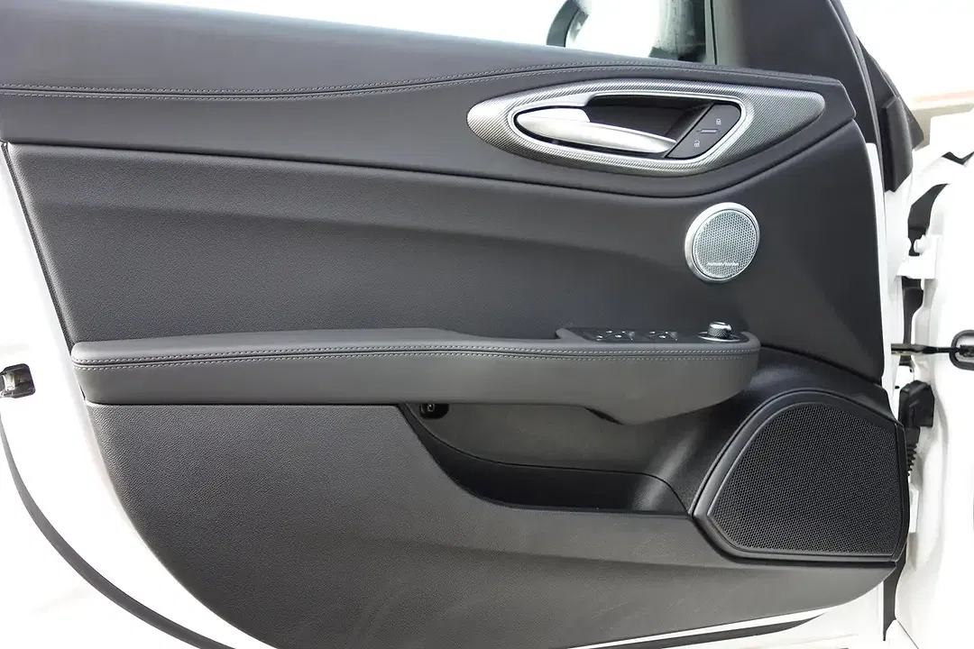 Alfa Romeo Giulia Q4 Veloce - Thumbnail 5