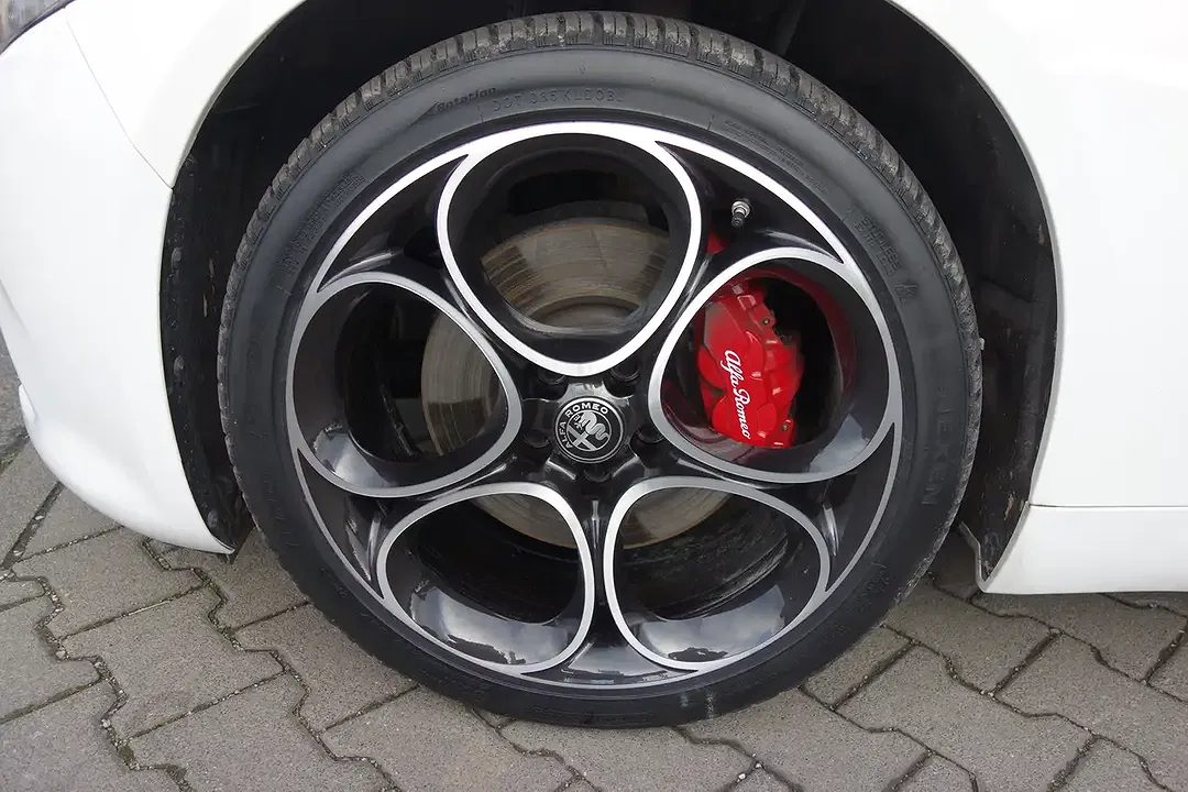 Alfa Romeo Giulia Q4 Veloce - Thumbnail 6