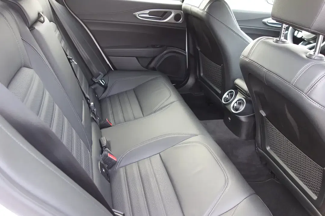 Alfa Romeo Giulia Q4 Veloce - Thumbnail 9
