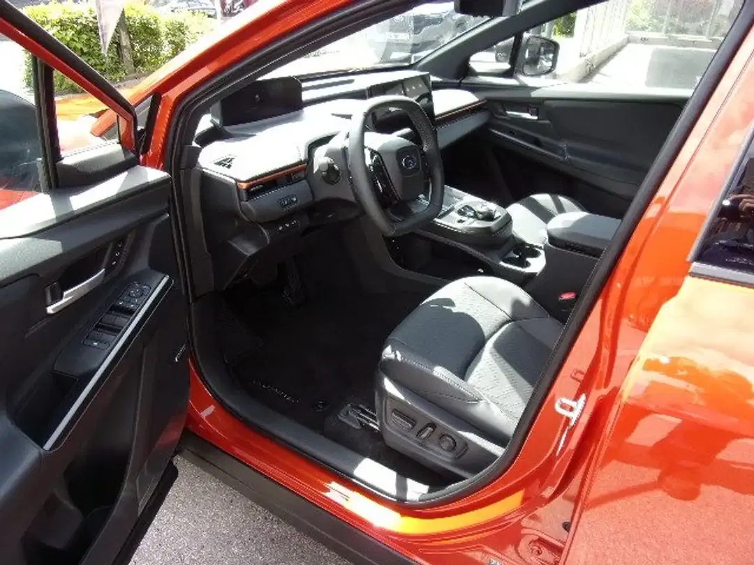 Subaru Uncharted AWD Platinum - Thumbnail 5