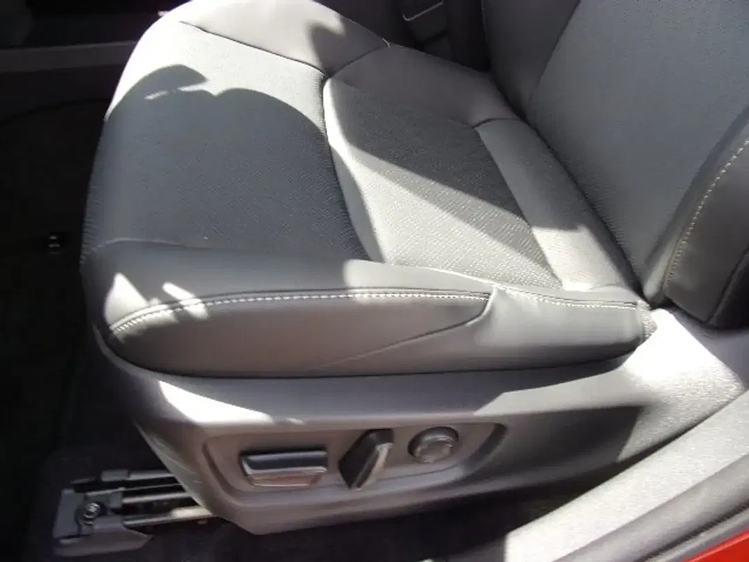 Subaru Uncharted AWD Platinum - Thumbnail 8