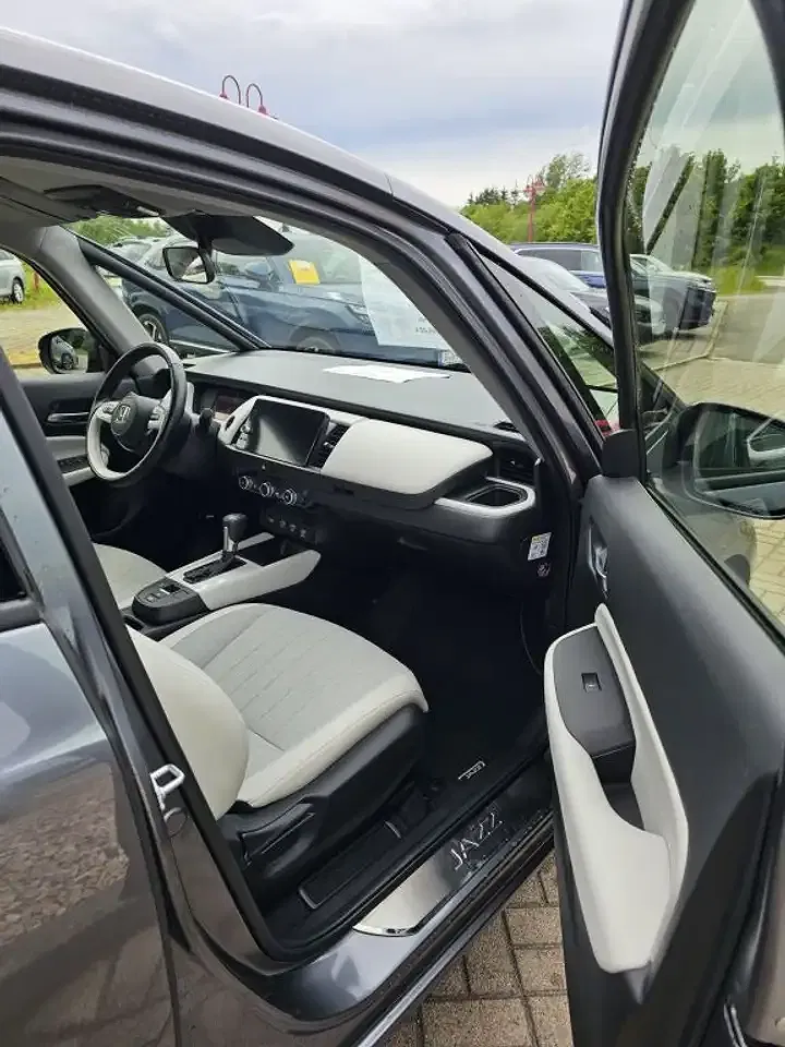 Honda Jazz 1.5 i-MMD Hybrid e-CVT Executive - Thumbnail 6